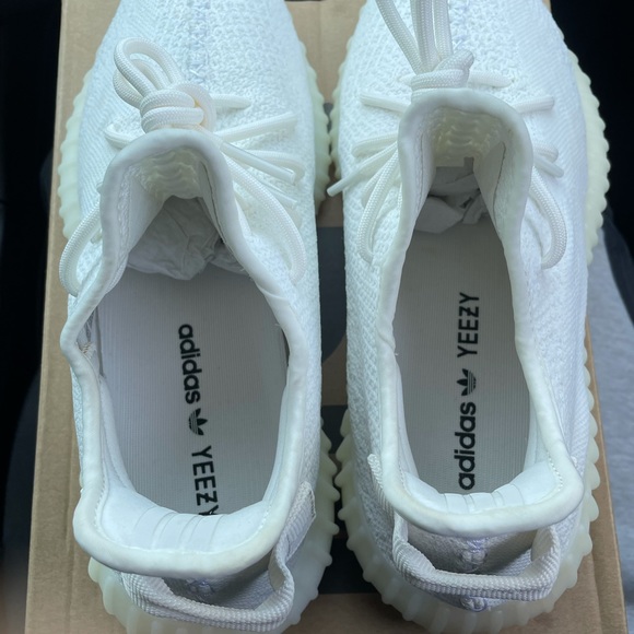 Yeezy 350 V2 Cream-Triple White - Picture 4 of 4